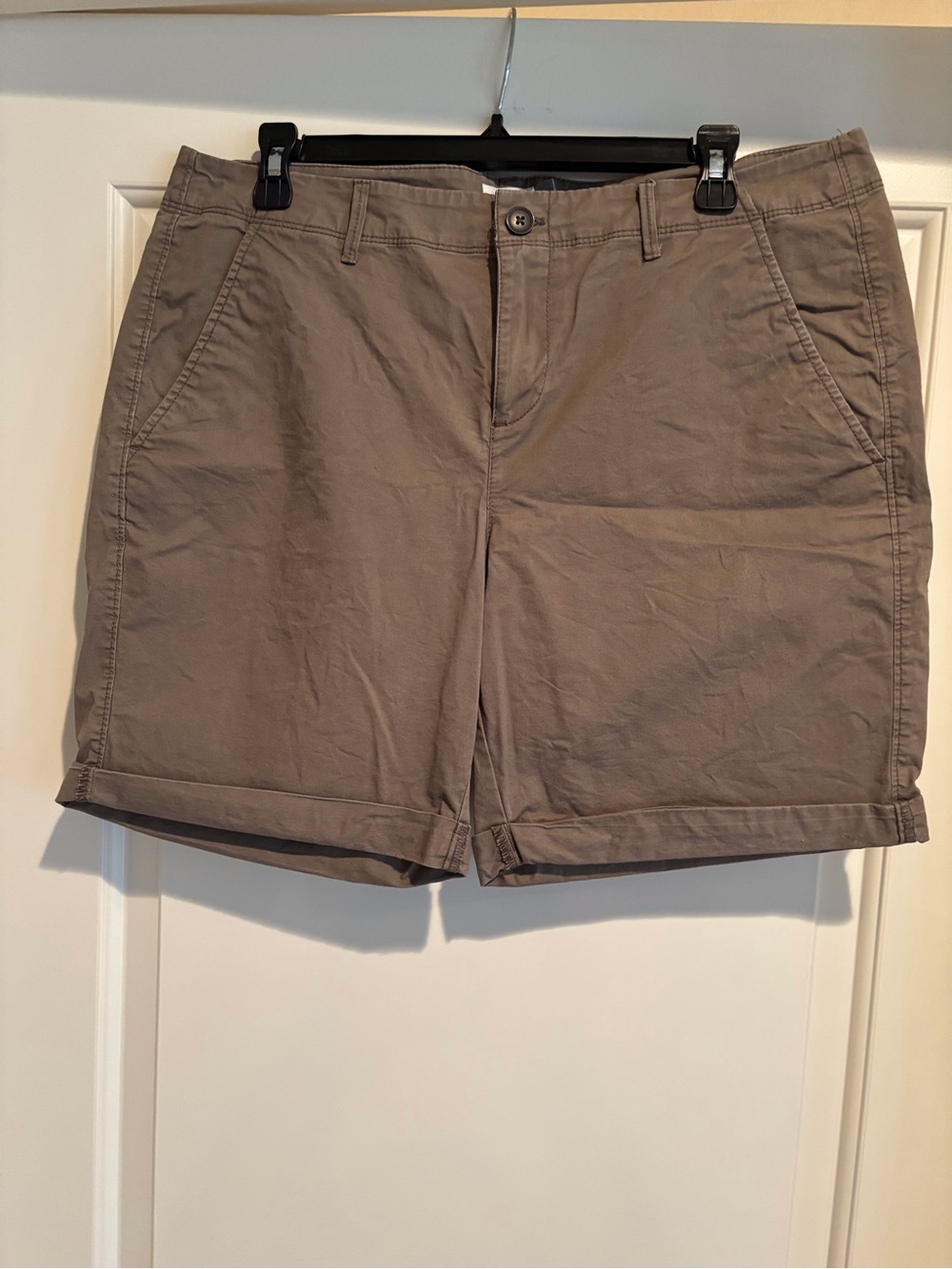 Old Navy Women's Chino Shorts - Taupe Brown